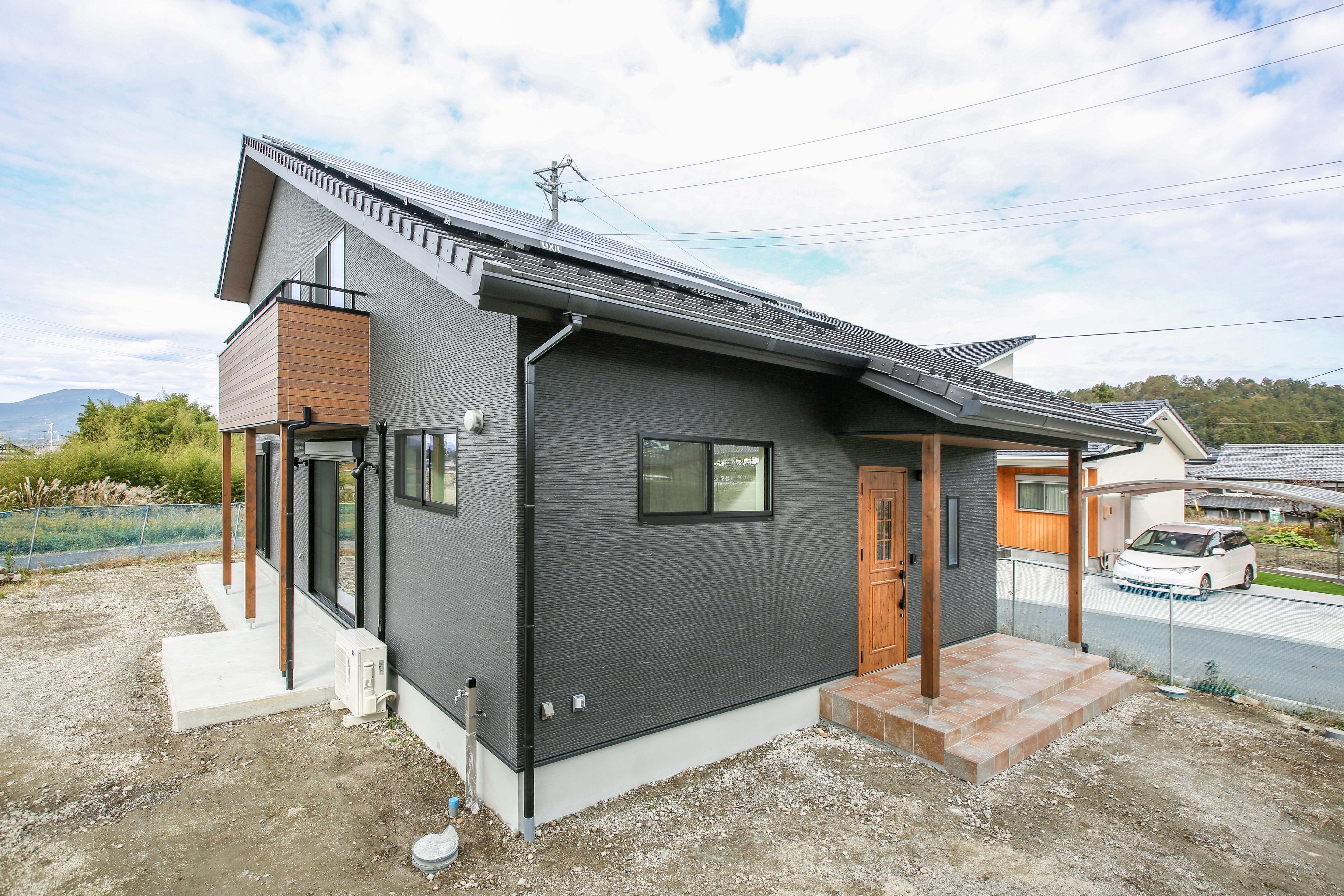 大きな吹抜けの開放的な家 画像