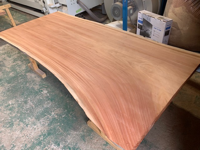 Mahogany Table（素敵なマホガニーのテーブル） 画像