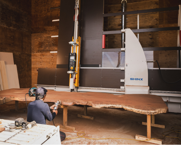 原木から、家に使える状態まで 加工作業