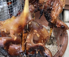 自家製炭焼き魚焼き機で楽しむ、絶品の焼き魚 アイキャッチ画像