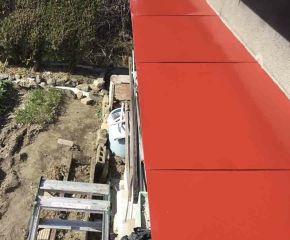 【霧よけ修理の施工事例｜錆びたトタンの塗り替えと軒裏の補修】 アイキャッチ画像