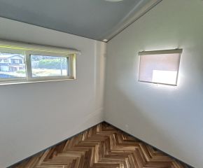 個性と品格が光るヘリンボーン床～アカシア無垢材を使用～ アイキャッチ画像