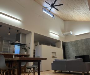 木の天井がつくる、伸びやかな暮らし アイキャッチ画像
