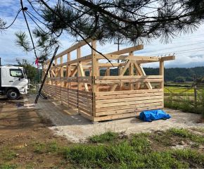 馬小屋の建設中 アイキャッチ画像