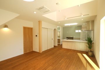 調湿効果の高い杉の無垢フローリング(塗装品)