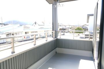 雨・風の影響を受けにくいインナーバルコニーで外出時の洗濯物も安心