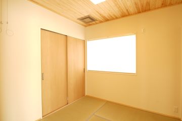 和室の一角にピクチャーレールを設置