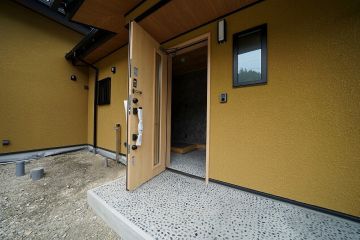 エスケー化研のベルアート吹付で継ぎ目のない美しい外壁に