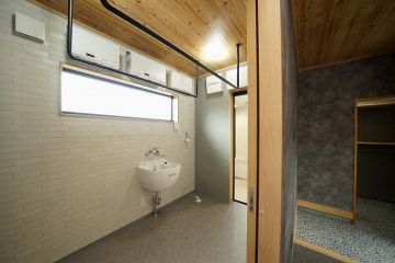 耐久性・デザイン性に優れたアイアンバーの物干し