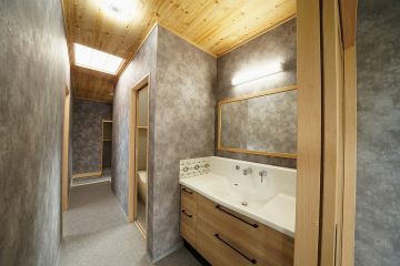 広々使える横幅1365㎜の洗面化粧台