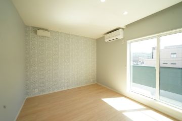 グレーのクロスで上品な雰囲気の主寝室