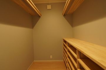 ４帖の収納力たっぷりなウォークインクロ―ゼット