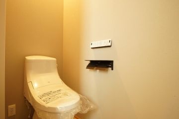 グレーを基調としたスタイリッシュなトイレ