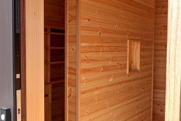 木の香りが広がる玄関ホール