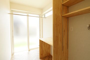 日当たりの良い場所に設けたランドリーコーナー