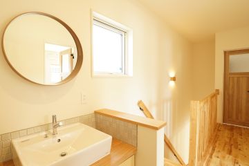 二階のトイレ手洗いのお洒落も抜かりなく