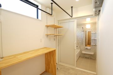 耐久性・デザイン性の高いアイアンバーの物干し