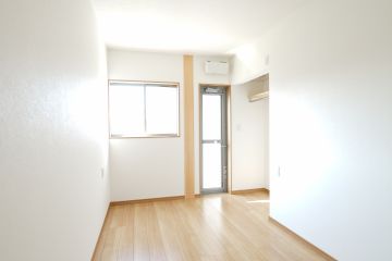 子供部屋は出し入れ楽々オープンクローゼットを採用