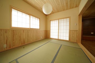 木と伊草の香りに癒される和室