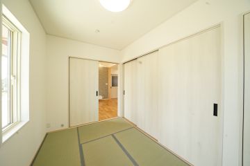 ゲストルームにもなる個室タイプの畳スペース