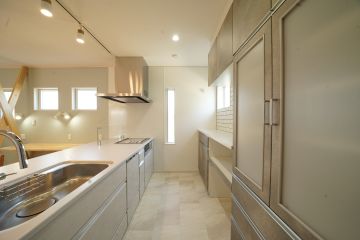 開放感抜群なフルフラットキッチン