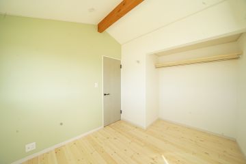 出し入れ楽々、建具なしのオープンクローゼット