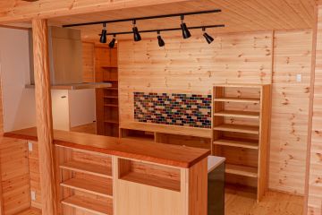 キッチン背面は、こだわりの造作品