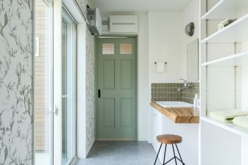お洒落な建具は、ナガイイーストヘムロック：ナチュラルグリーン