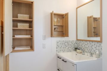 洗面台ニッチは、生活感を隠すために蓋付きにしました