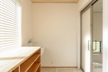 広々と洗濯作業ができるランドリールーム