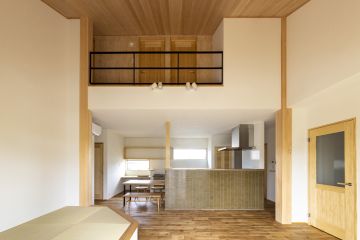 吹抜けで開放感抜群