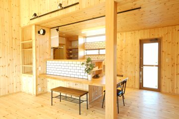 サブウェイタイルがお洒落カフェのような空間を演出