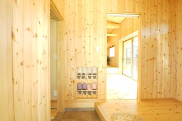 玄関に人気のスリッパニッチで、玄関ホールがスッキリと