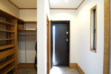 ウォークスルー型シューズクロークで、帰宅動線がスムーズに