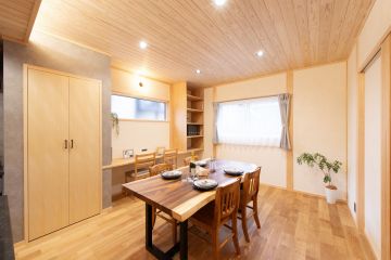 ダイニングテーブル：モンキーポッドの一枚板