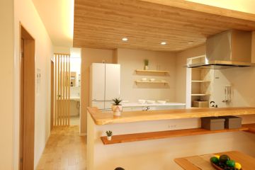 冷蔵庫の奥行きを考慮し、壁を少し凹ませました