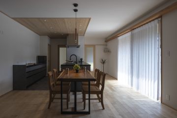 ダイニングテーブル：モンキーポットの無垢一枚板で製作