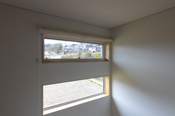 北側に設けたハイサイドライト(高窓)から、眩しすぎない優しい光が降り注ぎます