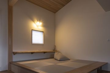 畳：ダイケン 健やかおもて 清流(灰桜色)　框：タモの一枚板