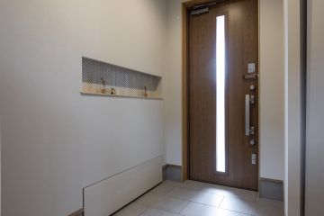 玄関土間のデッドスペースに引き出し収納を設置