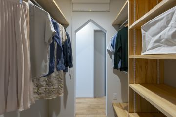 ランドリールーム横にファミリークローゼットを設けて家事楽動線に