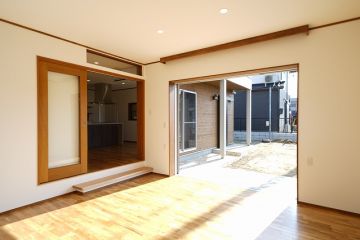 リビングは開放感抜群のフルオープンサッシ